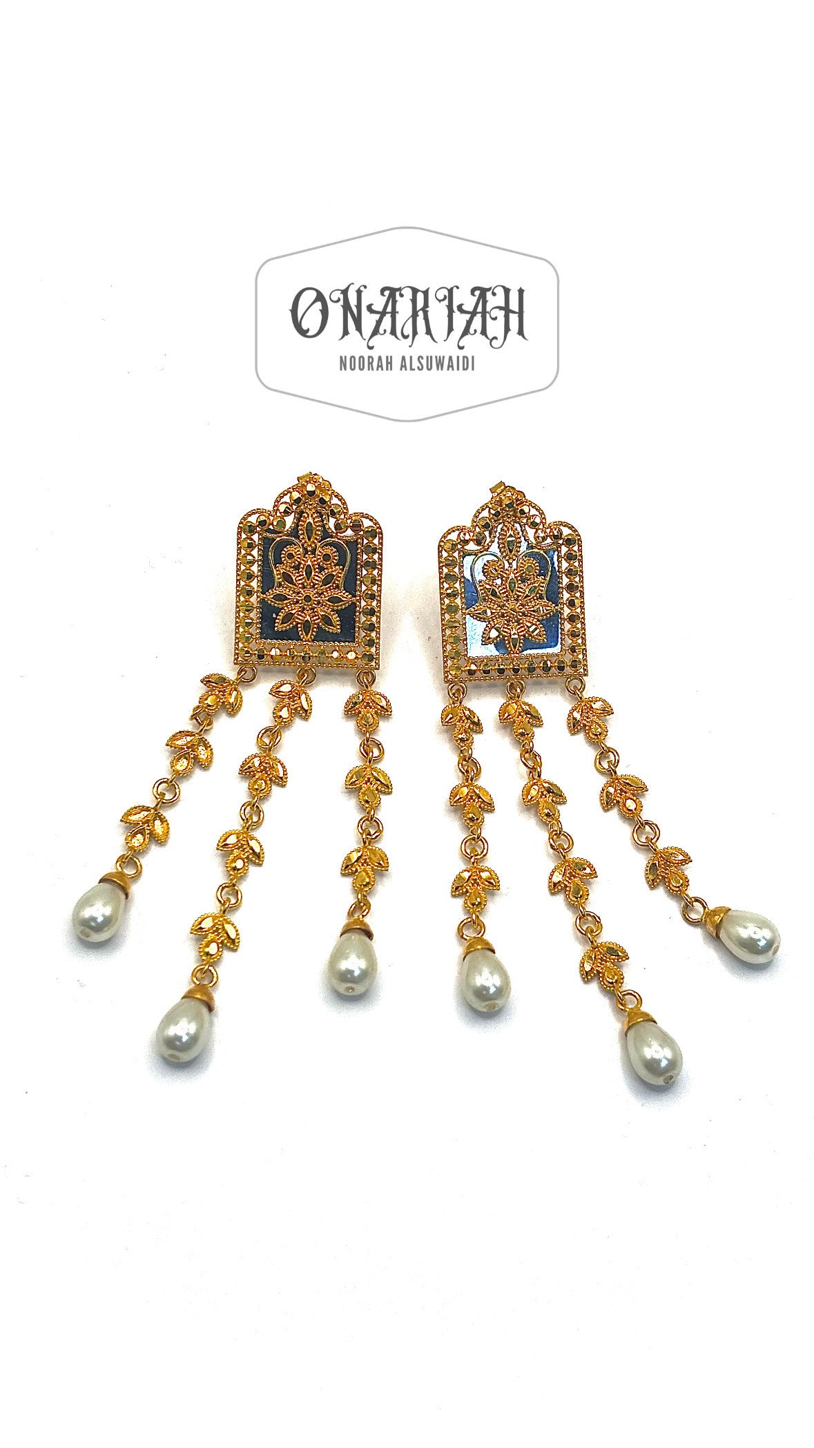 Heritage Earrings in 18k gold