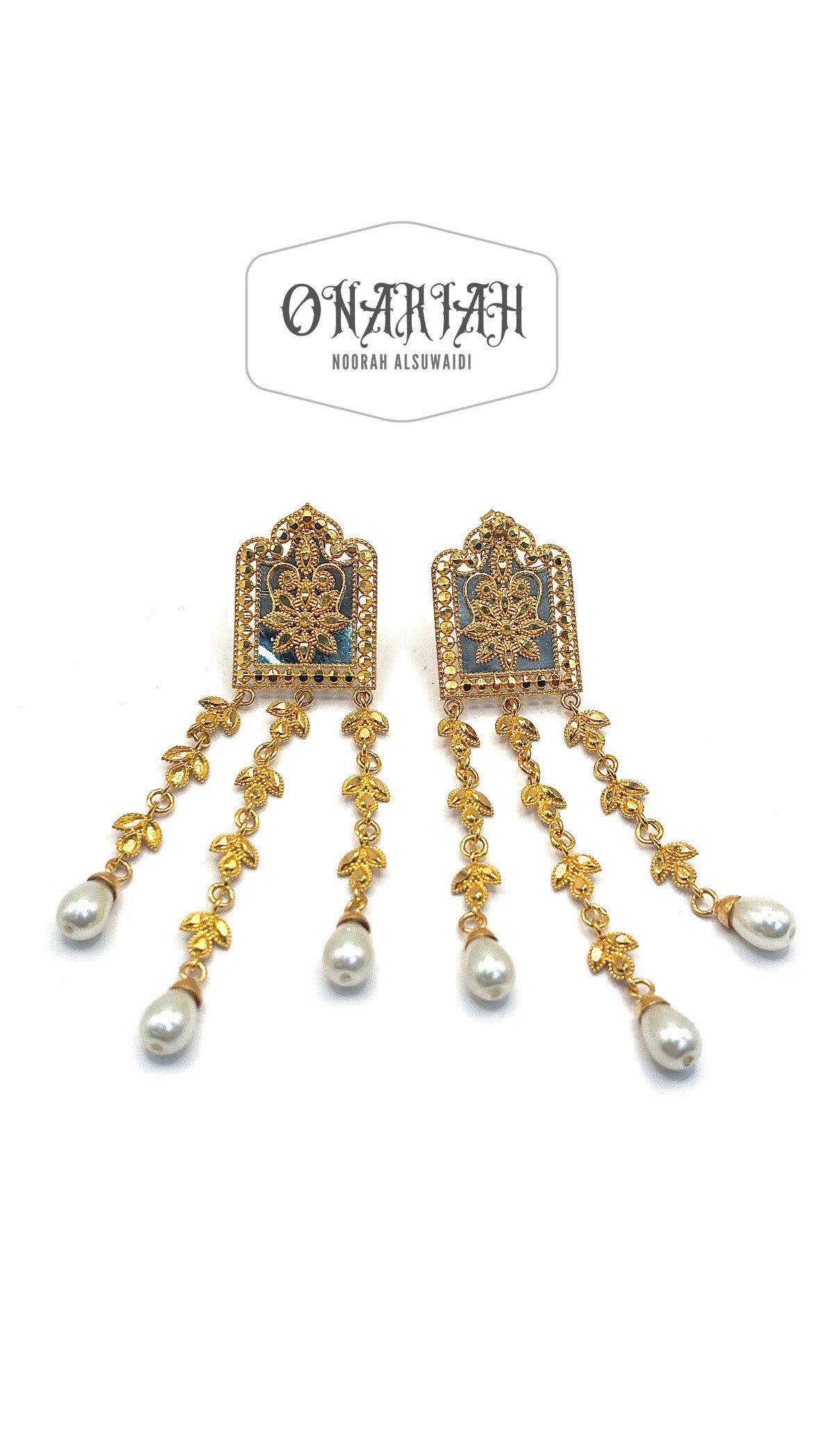 Heritage Earrings in 18k gold