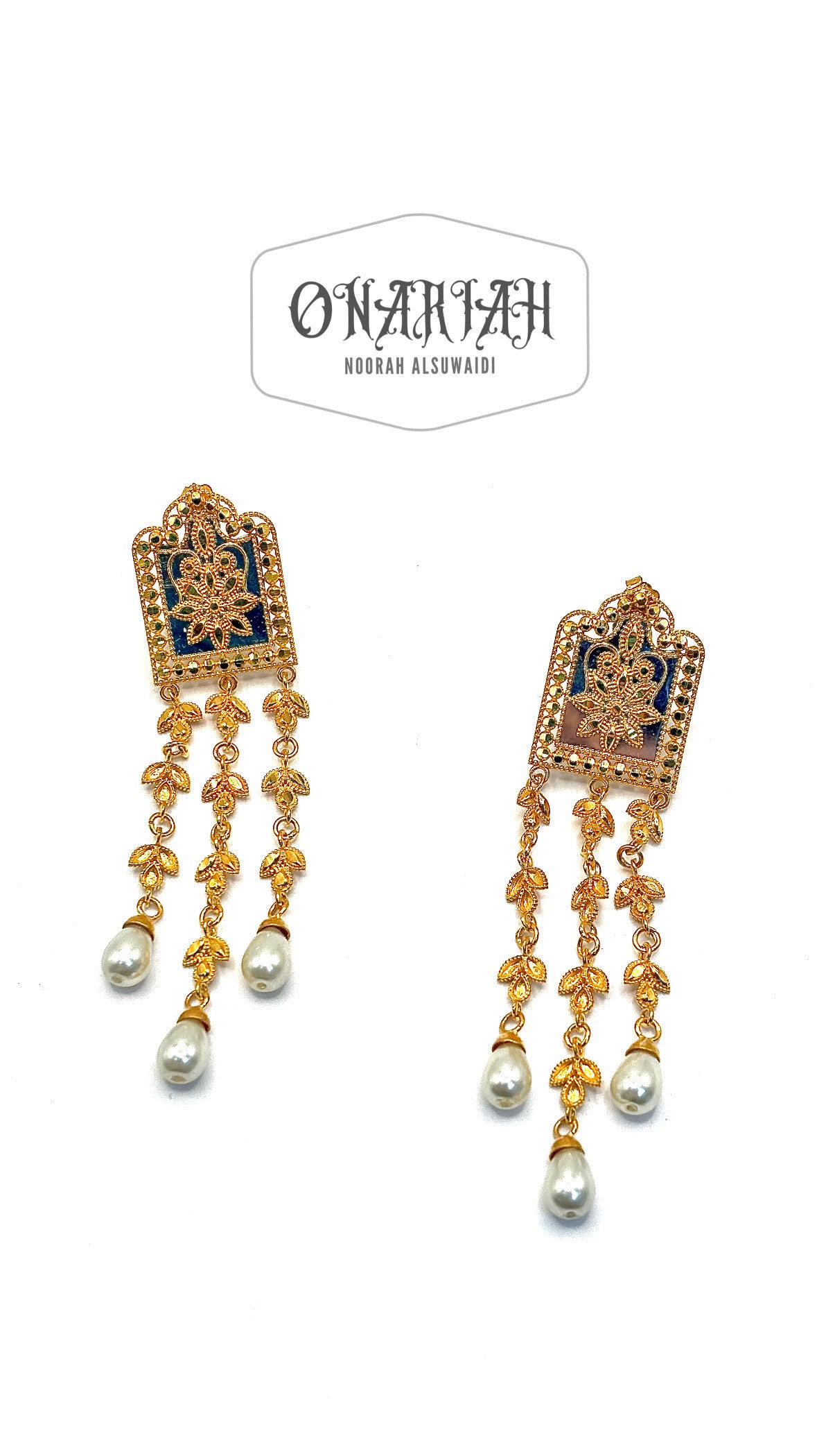 Heritage Earrings in 18k gold