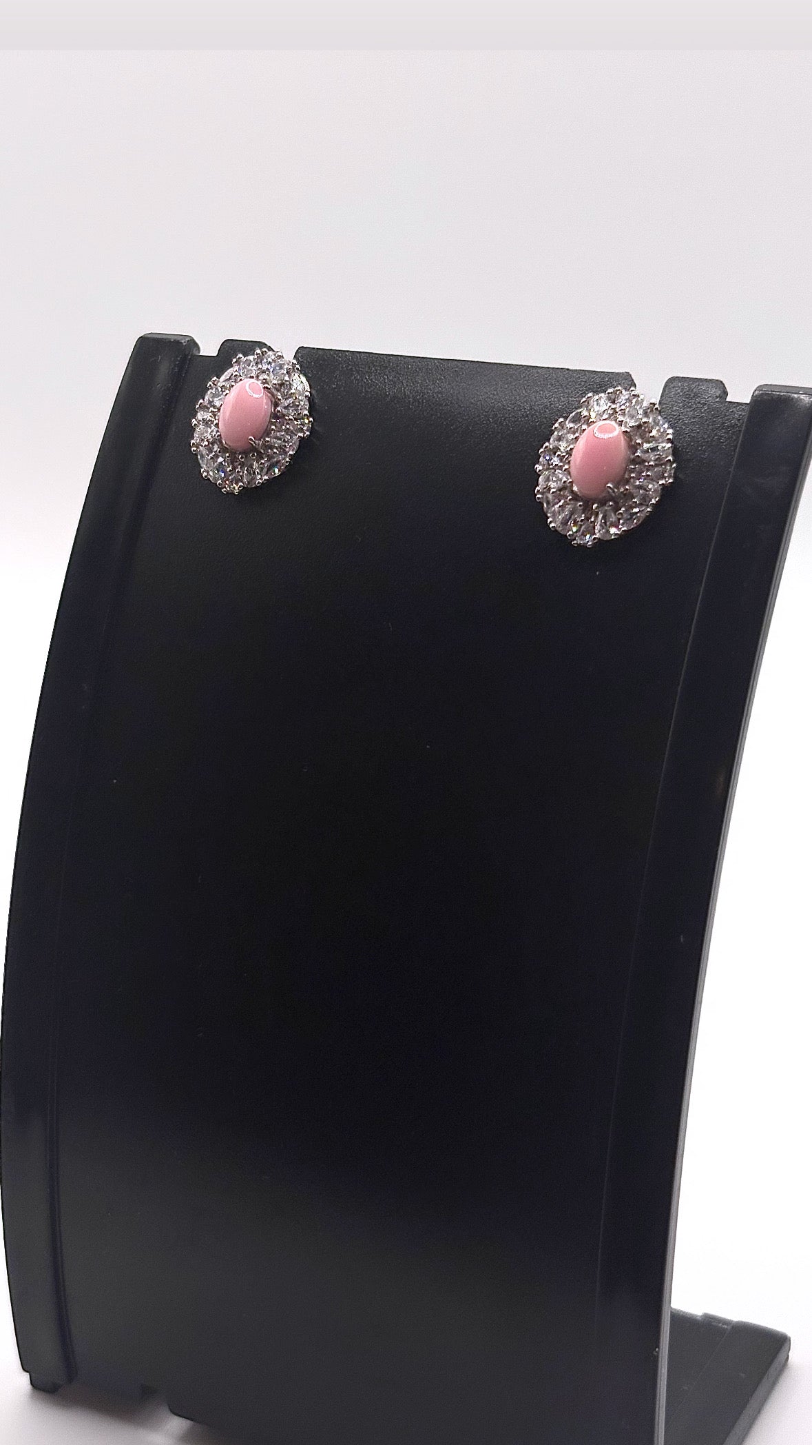 Oval Queenshell earrings